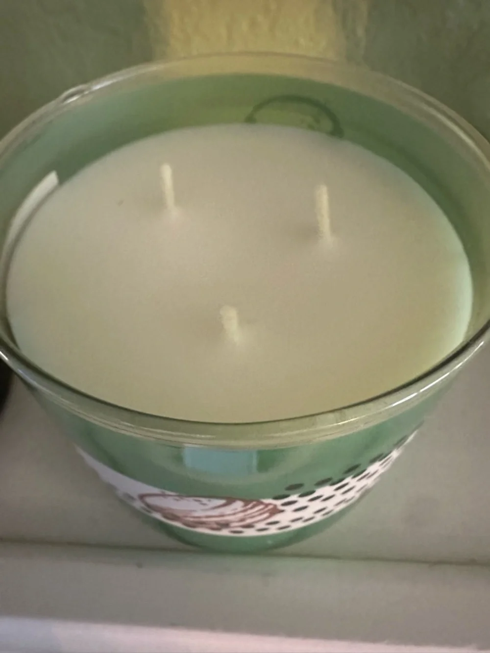 Bath & Body Works Emily in Paris Macaron Cloud 3-Wick Candles HTF - Picture 4 of 4